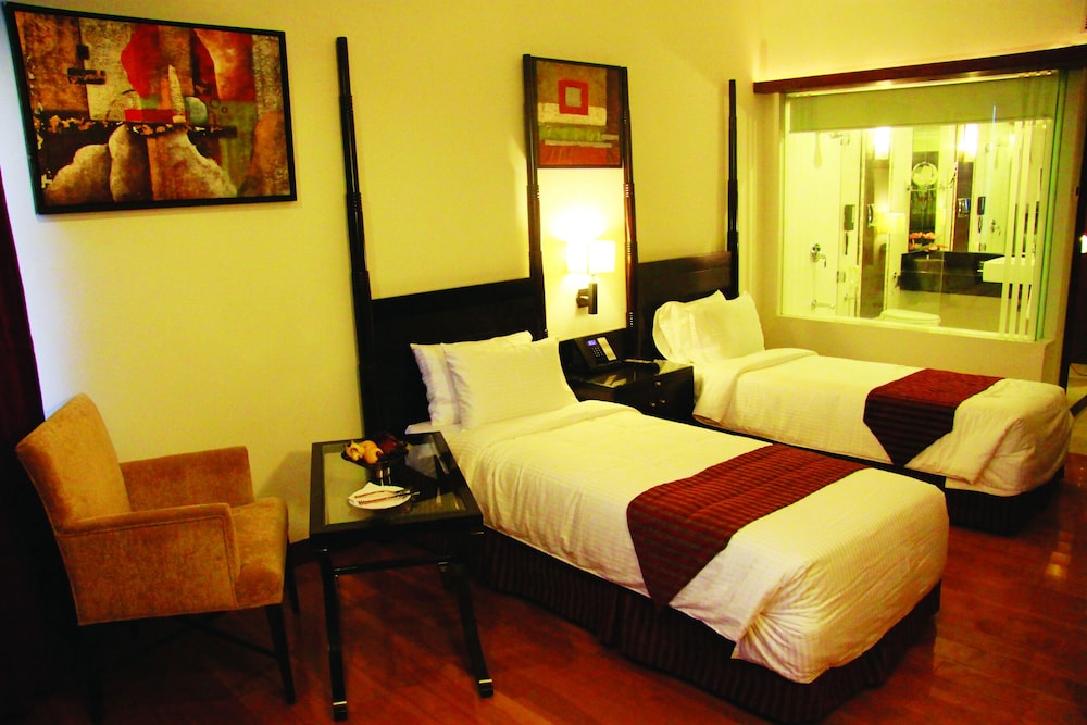 Windsor Suite - Photo 2