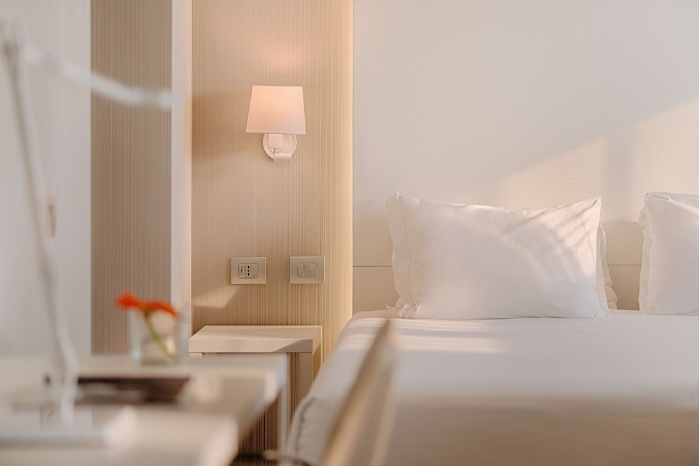 Junior Suite (Extra Bed 2 adults + 2 children) - Photo 2
