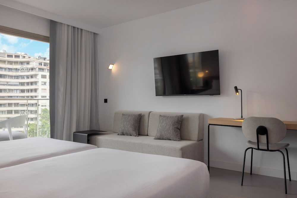 Double Room Single Use, Balcony, City View photo 3