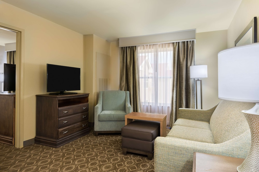 Suite, 2 Queen Beds - Photo 2