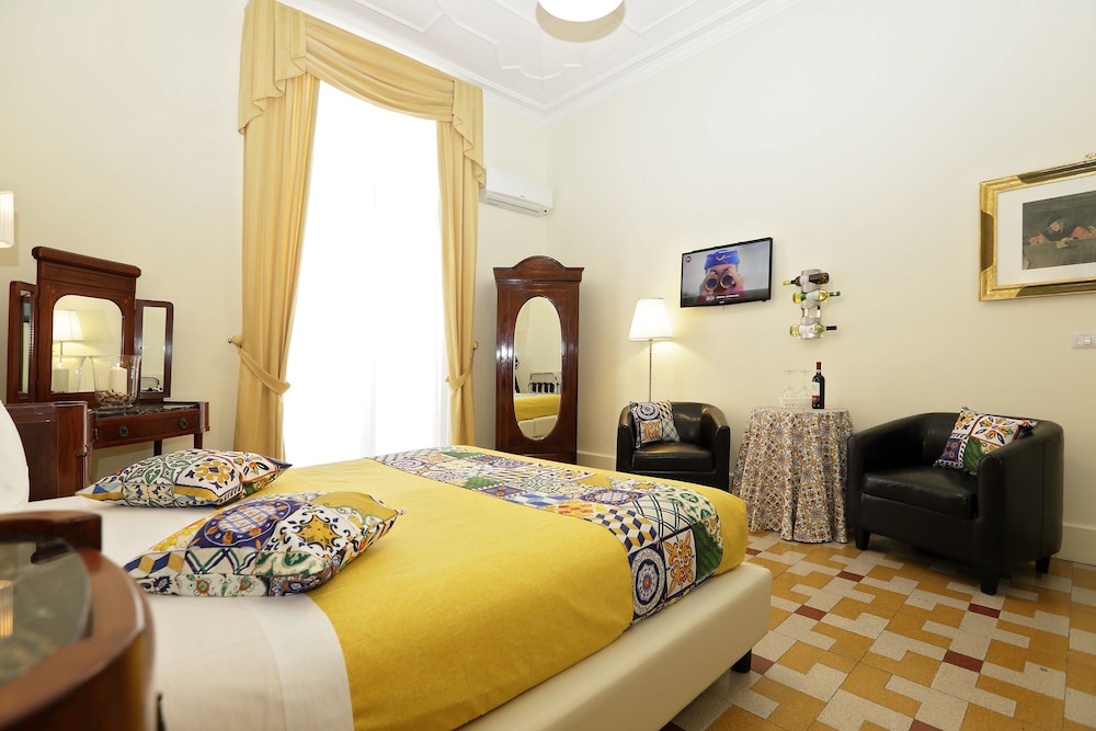 Classic Room, 1 Queen Bed photo 3