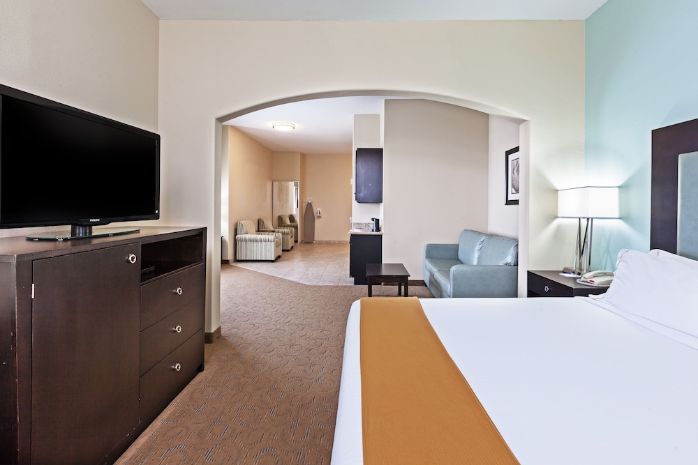 Suite, 1 King Bed - Photo 2