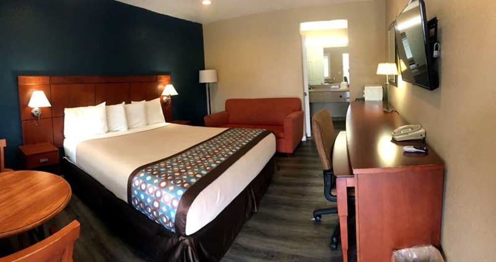 Standard Room, 1 King Bed photo 1