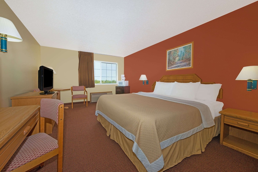 Standard Room, 1 Queen Bed, Non Smoking photo 1