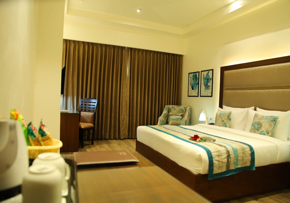 Deluxe Double or Twin Room, 1 King Bed photo 1