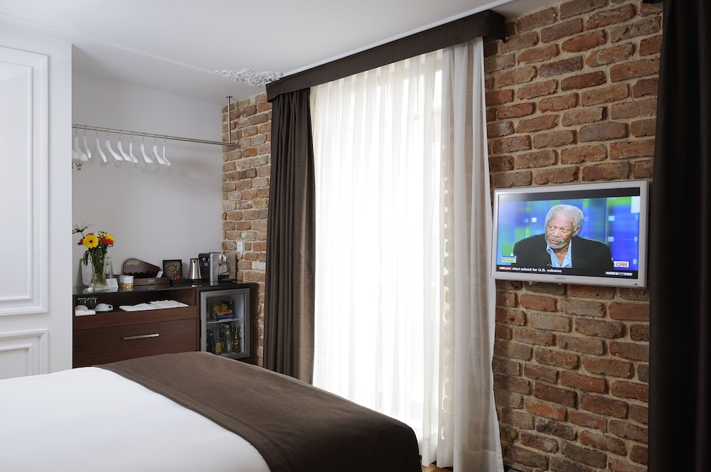 Junior Suite with Balcony and Bathtub photo 3