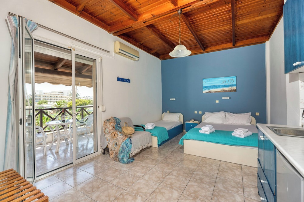 Double or Twin Room photo 3