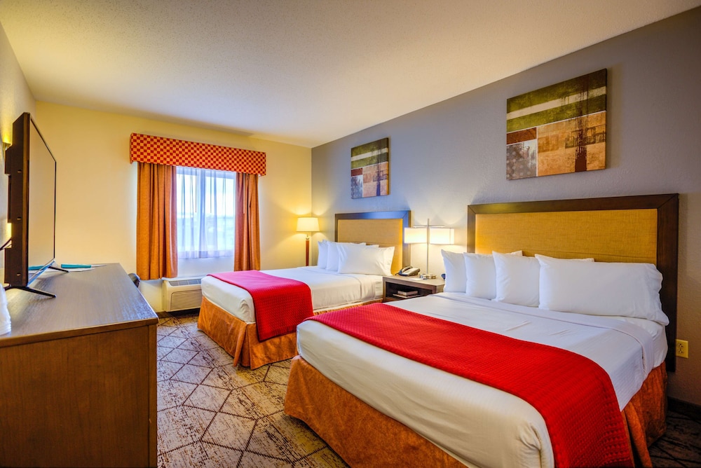Standard Room, 2 Queen Beds, Non Smoking, Refrigerator & Microwave photo 1