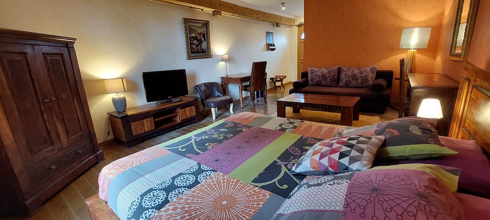 Standard Quadruple Room, Ensuite, Park View (L'Ecolière) photo 3