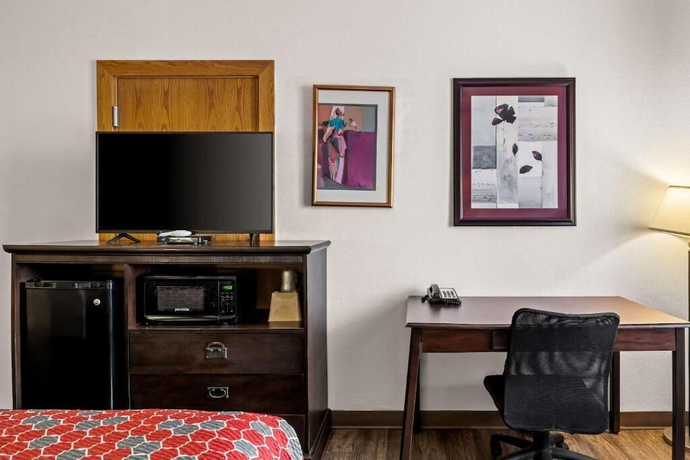 Deluxe Room, 1 King Bed, Non Smoking photo 3