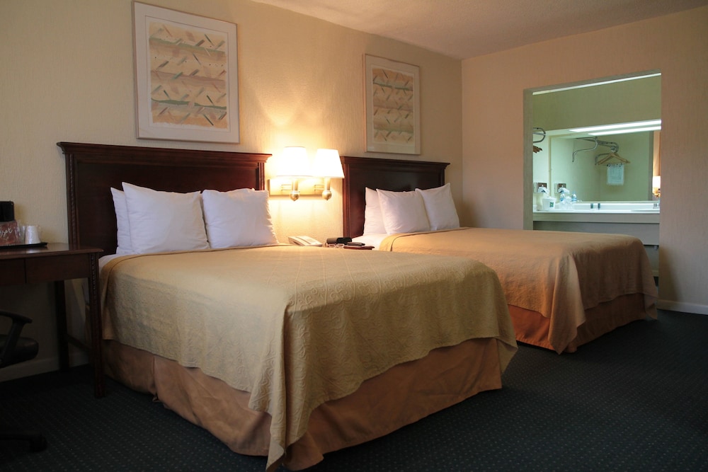 Standard Double Room, 2 Double Beds, Non Smoking - Photo 2