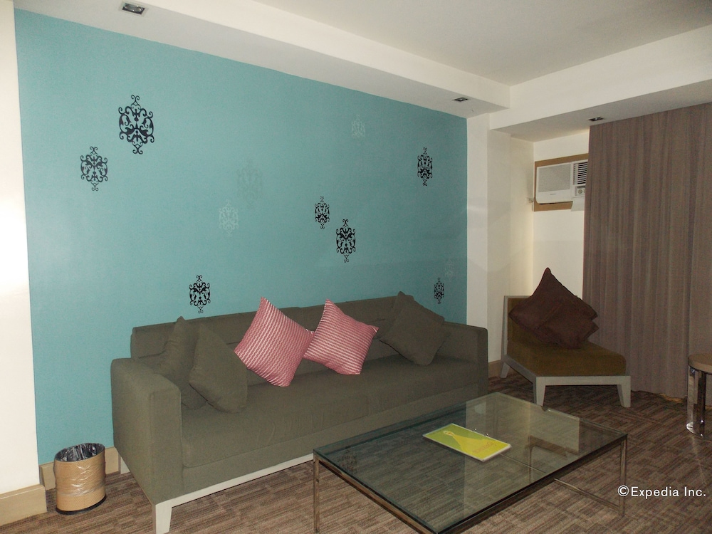 Executive Suite, 1 Bedroom - Photo 10