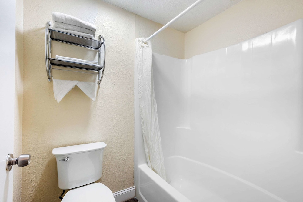 Standard Double Room, 2 Double Beds, Non Smoking - Photo 3