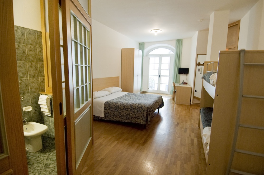 Quadruple Room photo 1