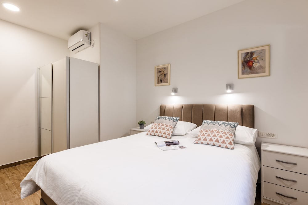 Studio (Deluxe Studio Apartment)