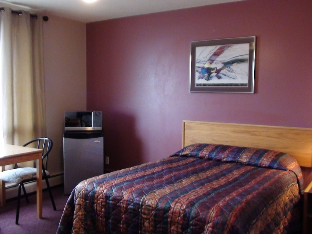 Standard Room, Non Smoking, Refrigerator & Microwave photo 1