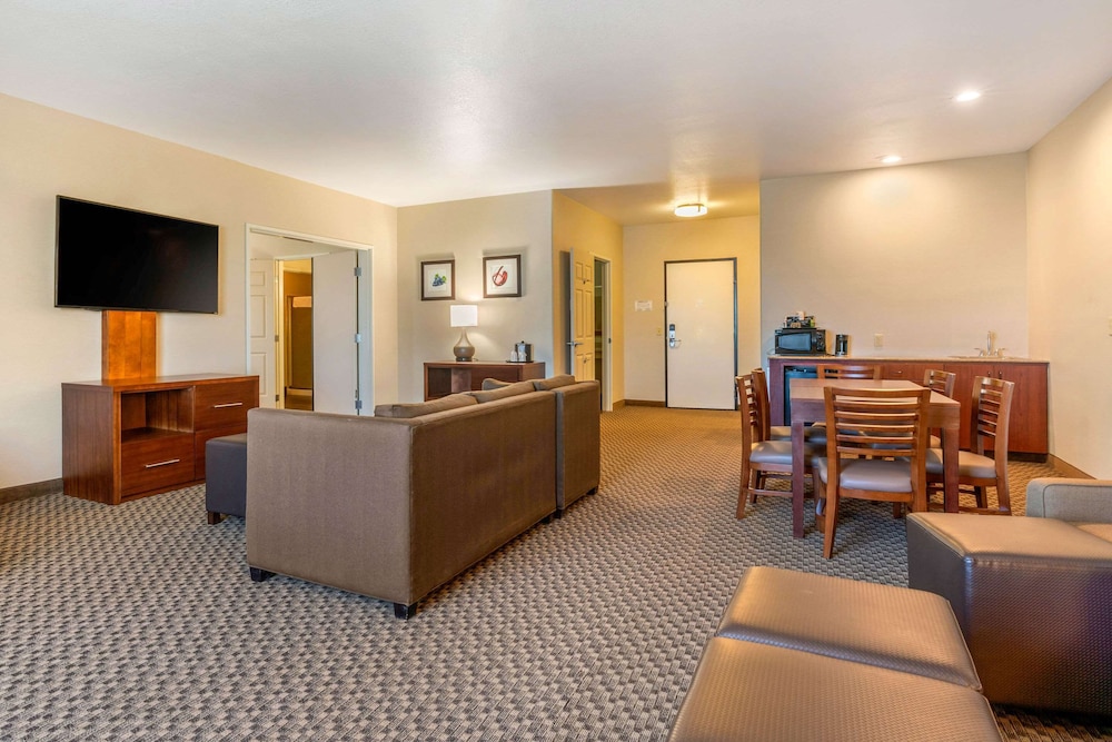 Suite, Multiple Beds, Accessible, Non Smoking photo 2