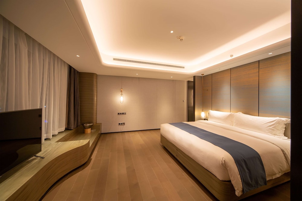 Deluxe Suite, 1 Twin Bed, Garden View