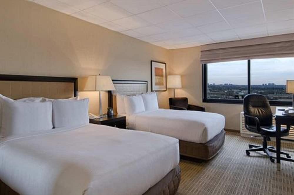 Room, 2 Double Beds, Accessible - Photo 2