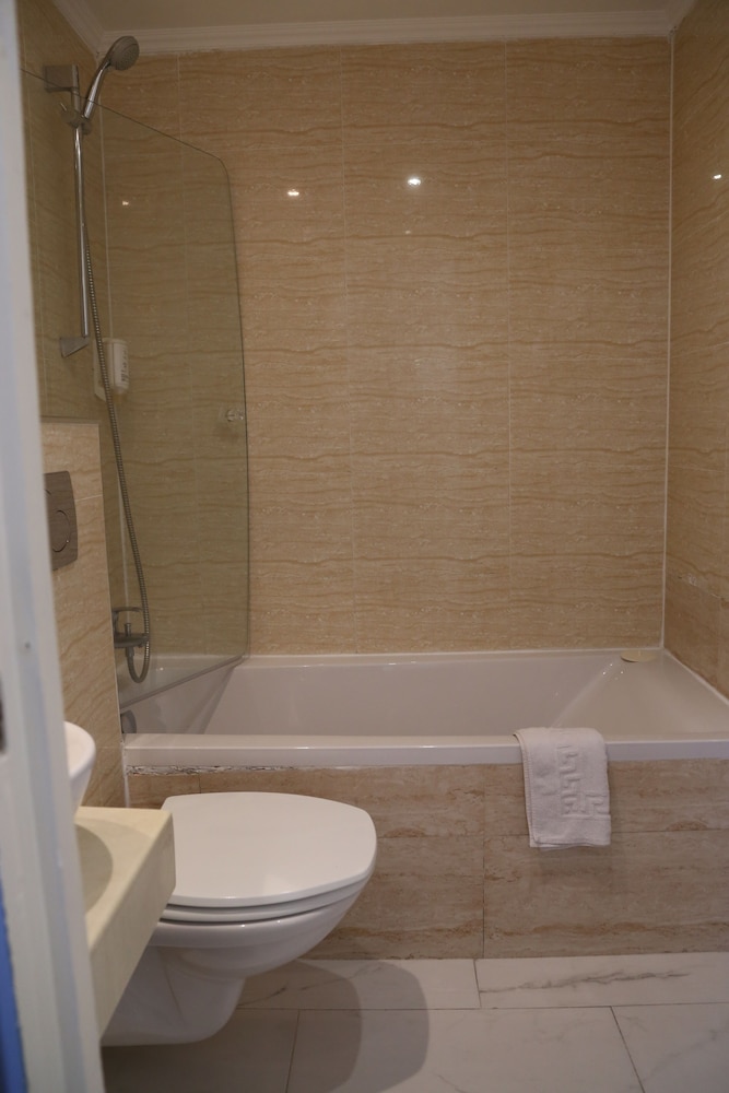 Double Room - Photo 9