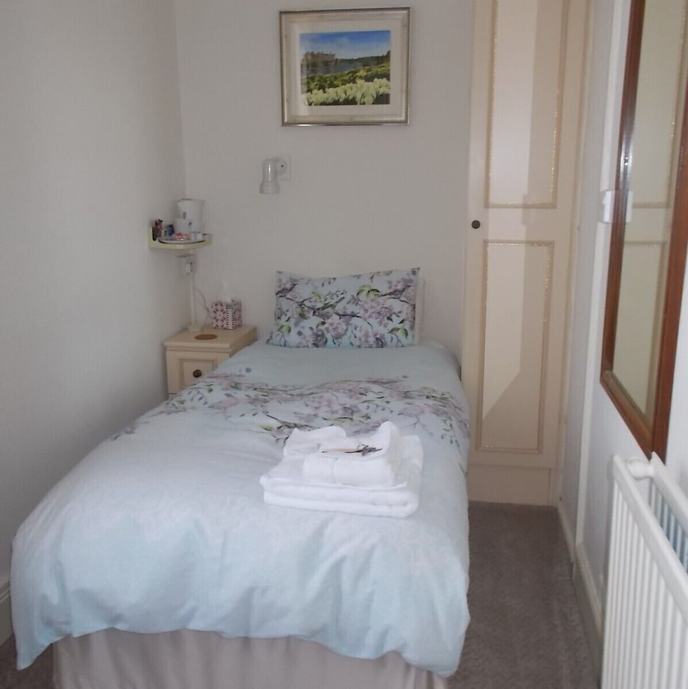Single Room, Private Bathroom