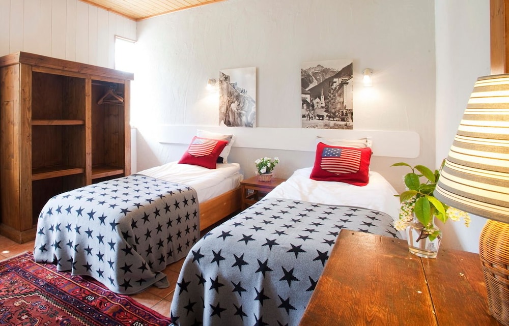 Standard Twin Room - Photo 4