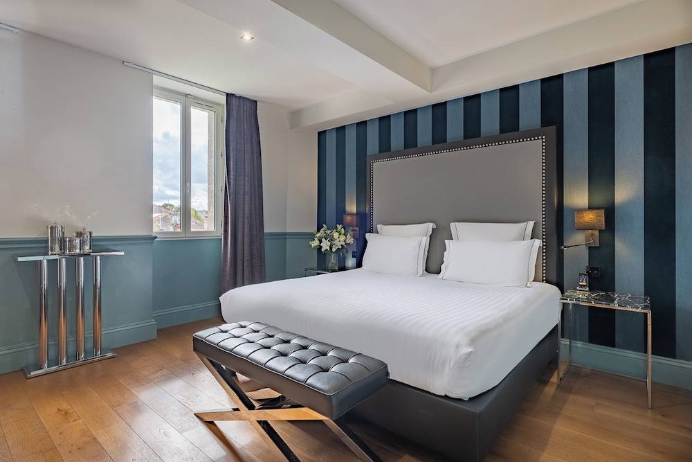 Double Room (Deluxe) thumbnail 6