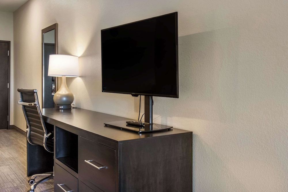 Suite, Multiple Beds, Non Smoking photo 2
