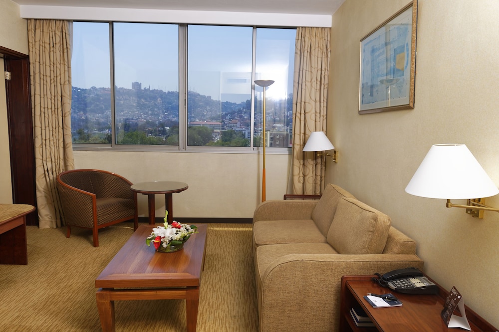 Club Suite, City View - Photo 2