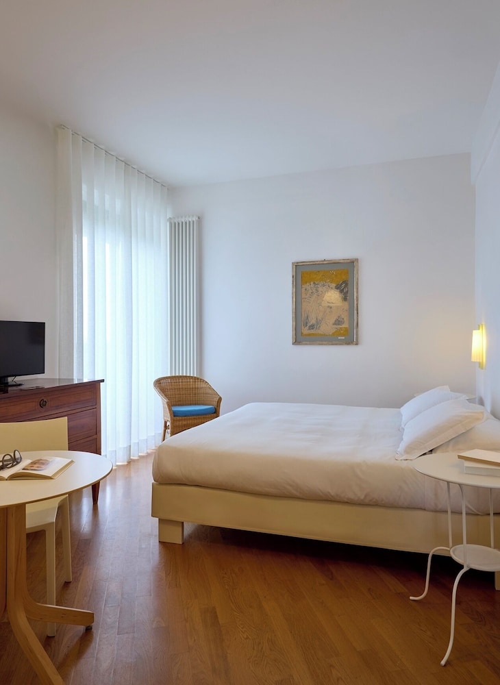 Superior Double or Twin Room, Sea View, Garden Area photo 2