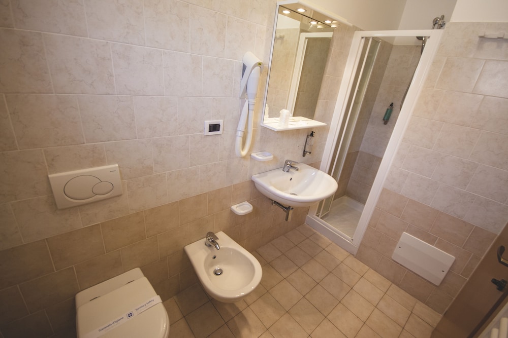 Classic Quadruple Room photo 3