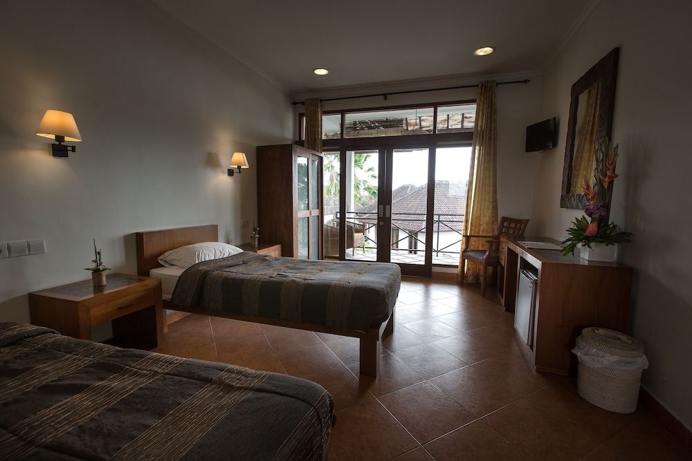 Standard Twin Room, Pool View photo 2