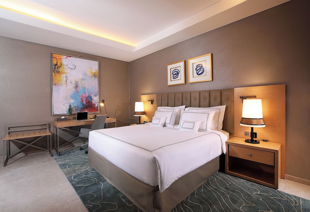 Superior Room - Complimentary Luxury Transfers to Jumeirah Beach and Mall of Emirates thumbnail 6