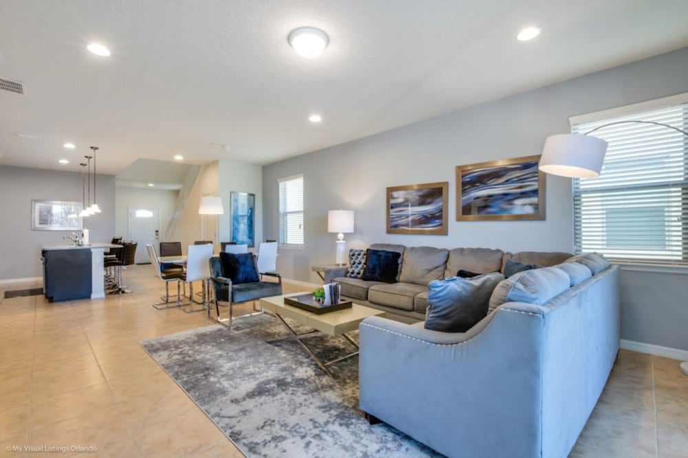 Standard Twin Room, 2 Twin Beds, Shared Bathroom