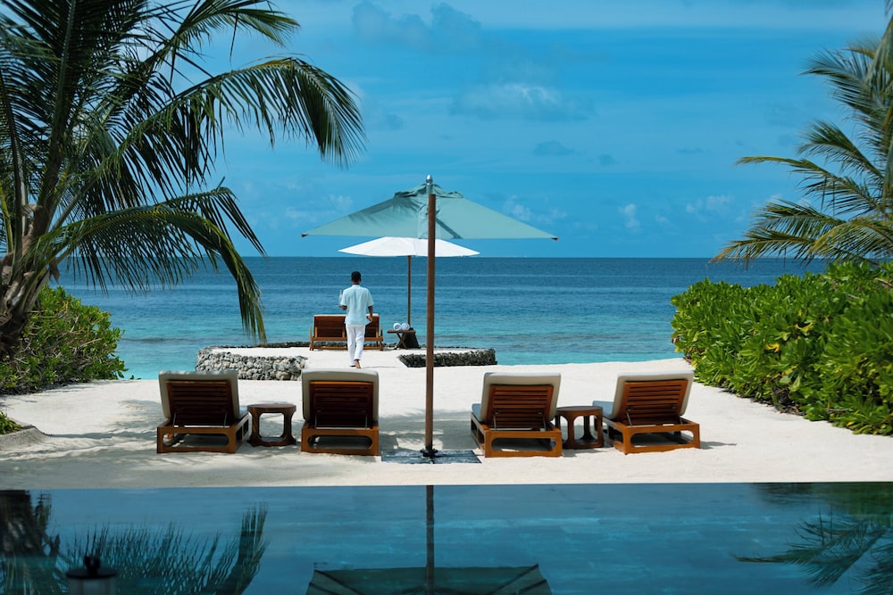 Two Bedroom Beach House With Pool - Photo 19
