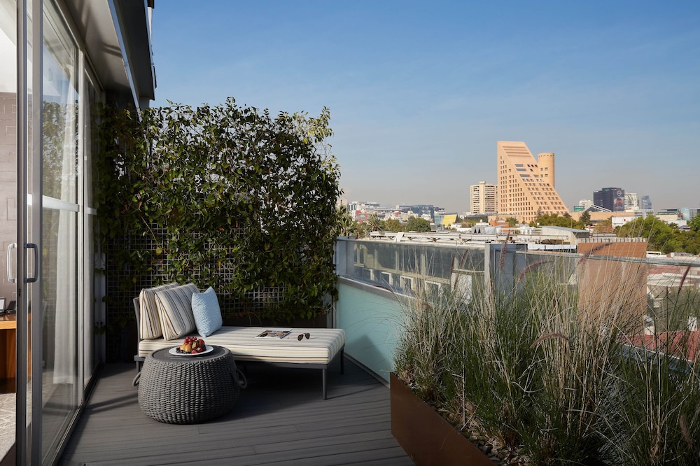 Suite, 1 Bedroom, Balcony - Photo 3