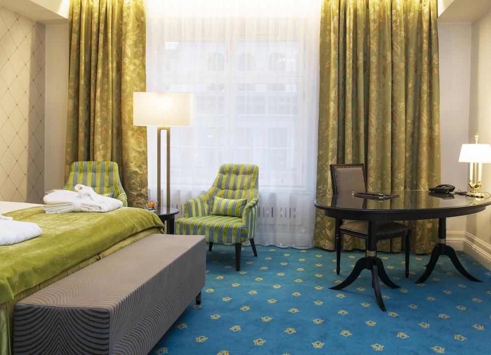 Superior Room, Non Smoking thumbnail 6