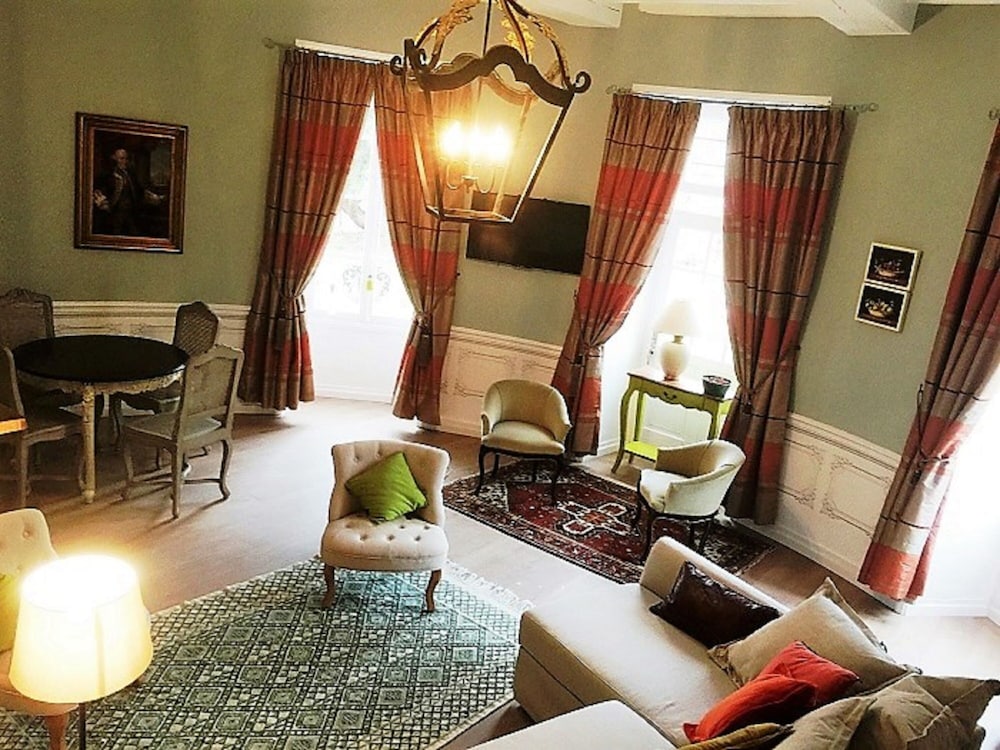 Luxury Cottage, 2 Bedrooms, Garden View, Tower photo 3