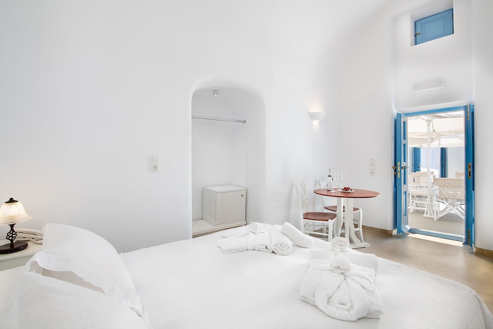 Double Room (Caldera View) - Photo 2