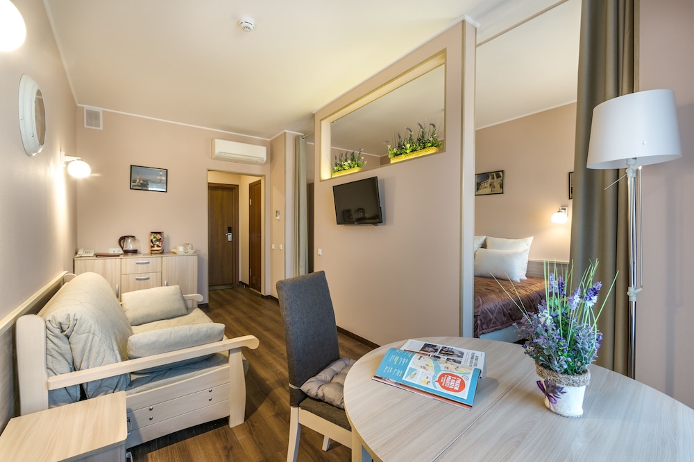Family Triple Room, City View