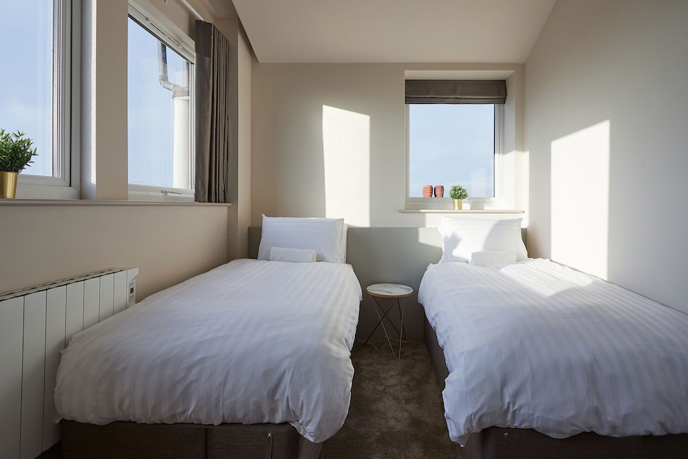 City Penthouse, 3 Bedrooms, Kitchen, City View photo 3