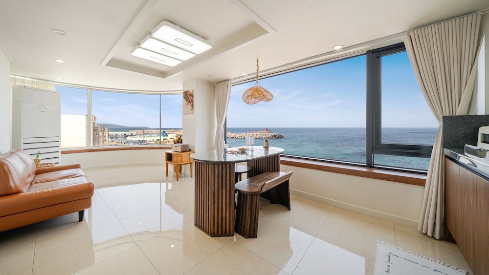 Basic Room, 1 Bedroom (Room 301 (Panorama View/Private BBQ))