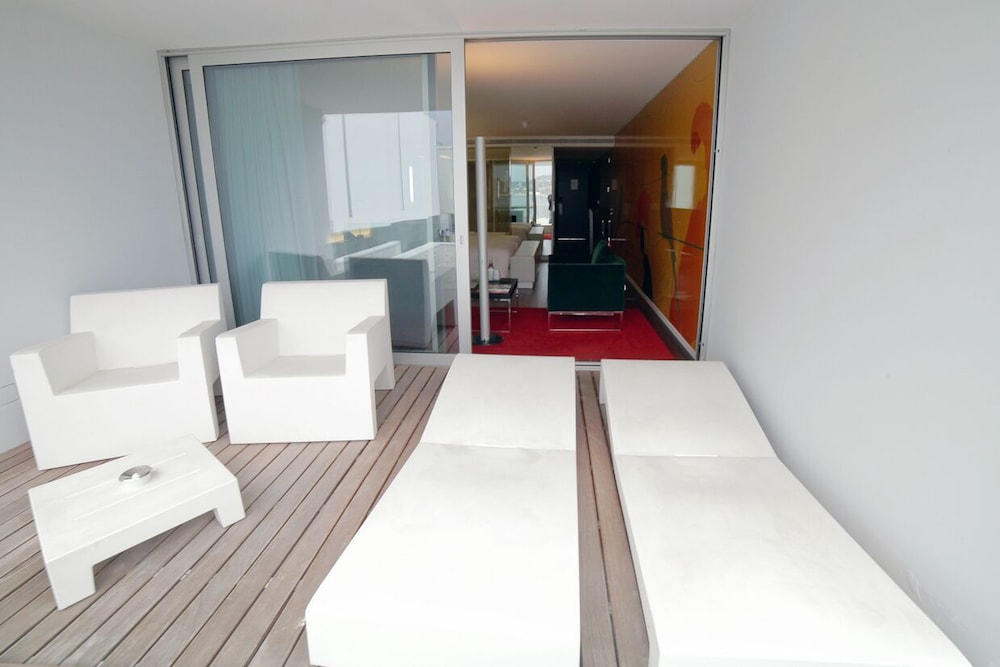 Club Room, Balcony - Photo 5