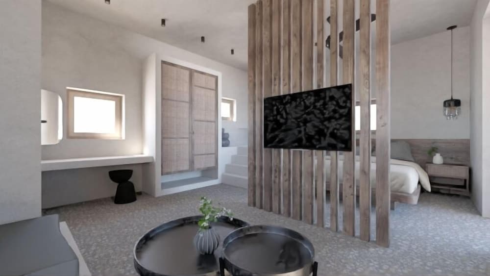 Premium Suite with Jacuzzi & Access to Shared Heated Pool (Upper Floor)