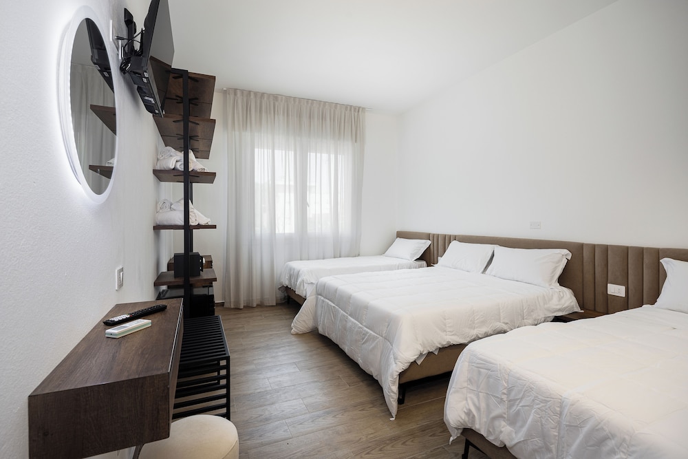 Deluxe Quadruple Room, 1 Bedroom, Non Smoking, Garden View