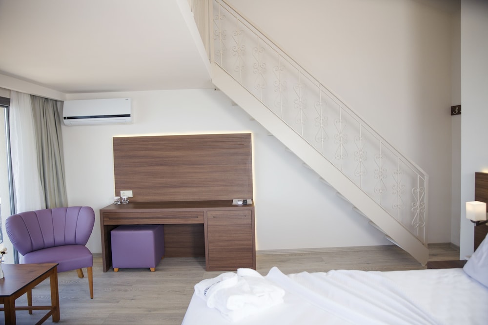 Family Room, Partial Sea View photo 1