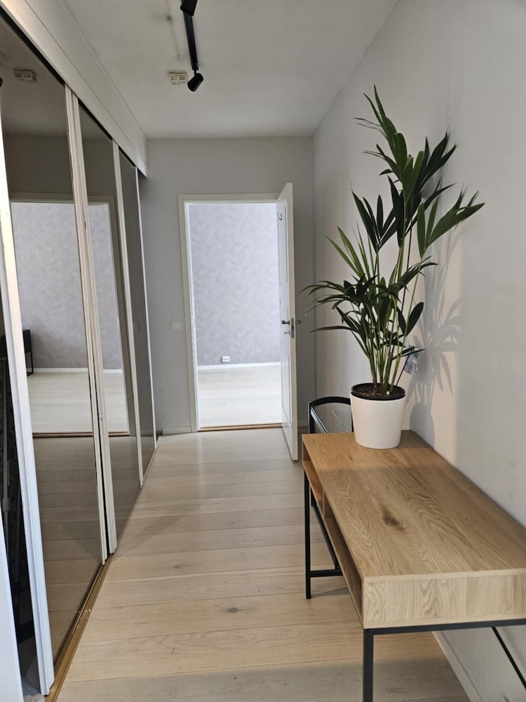 Free Parking Space, Balcony, Prime Location, Billede 6