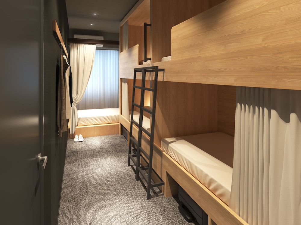 Family Room, Non Smoking, Shared Bathroom, For 5 Guests photo 2