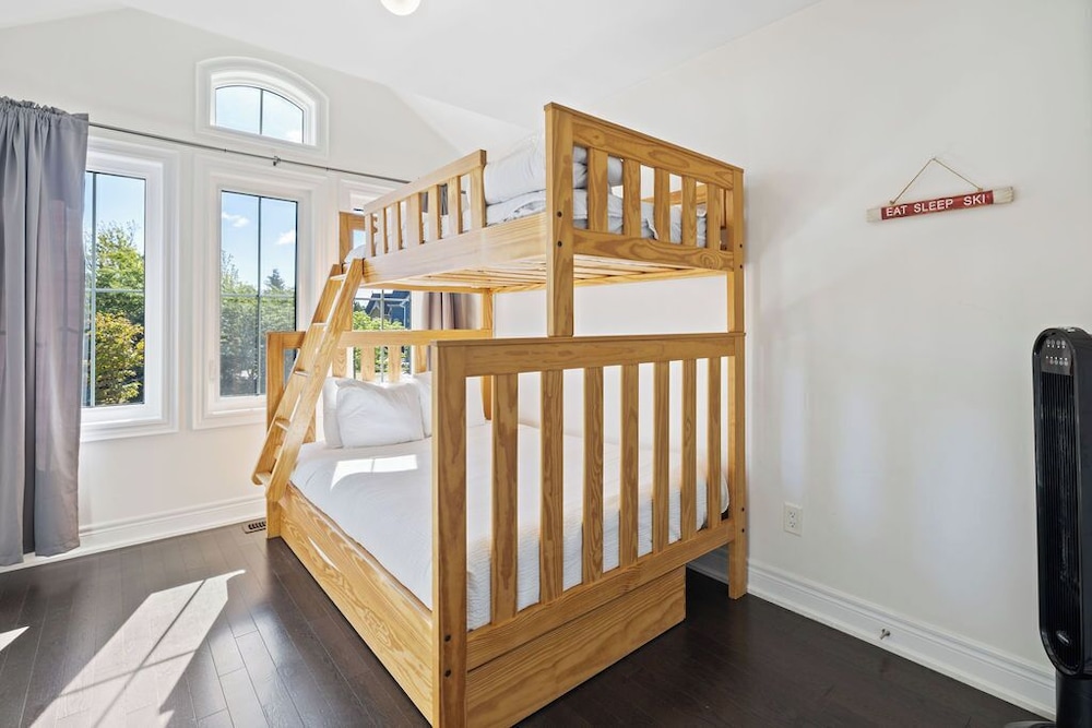 Premier Townhome, 3 Bedrooms (31 Snowbridge - Pet Friendly) photo 3
