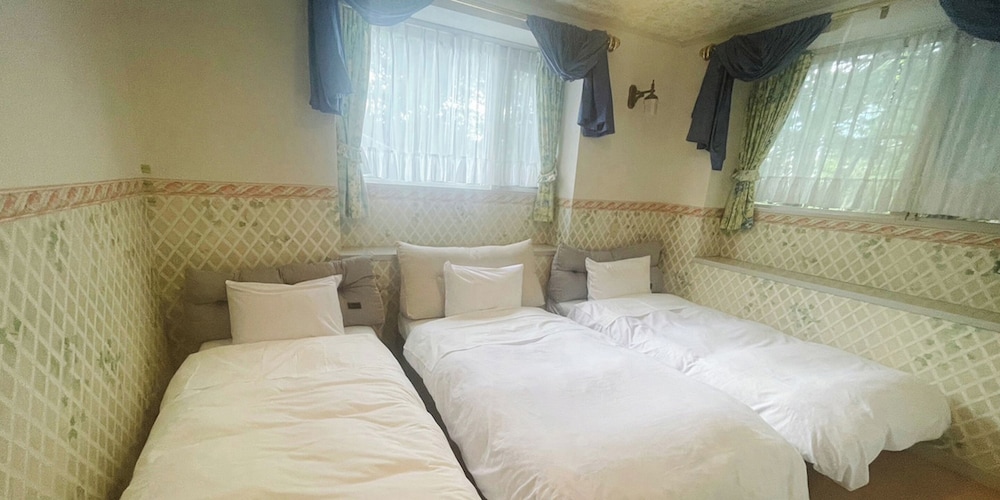 Basic Triple Room photo 2